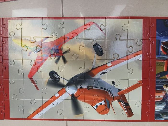 DIsney Planes Jigsaw and box