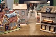 4 collectible teapots