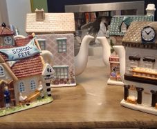 4 collectible teapots