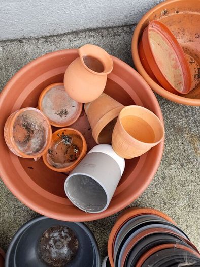 Garden pots  n items clearout