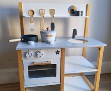 kids play kitchen