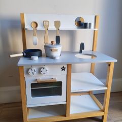 kids play kitchen