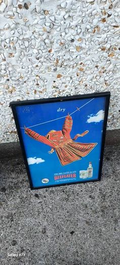 Beefeater advertising frame picture,buyer collects or pays postage thank you, see pictures for condition, sold as is.