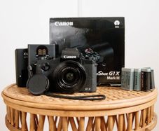 Canon Powershot G1x mark iii point and shoot with accessories