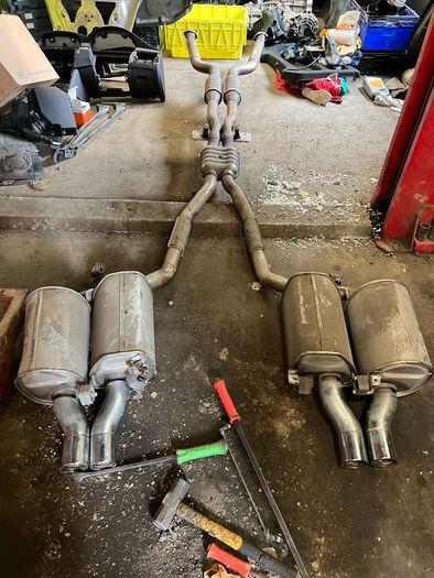 Breaking bmw m5 e60 5 series 2007 v10 5.0 s85b50