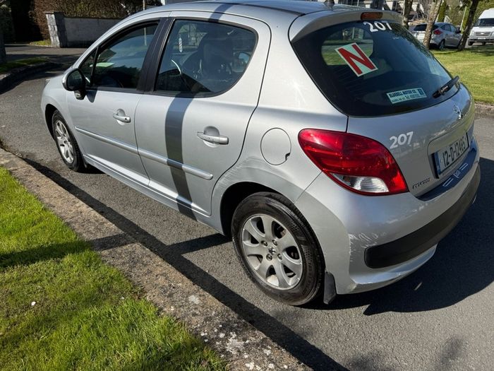 peugoet 207 1.4 16v 2012