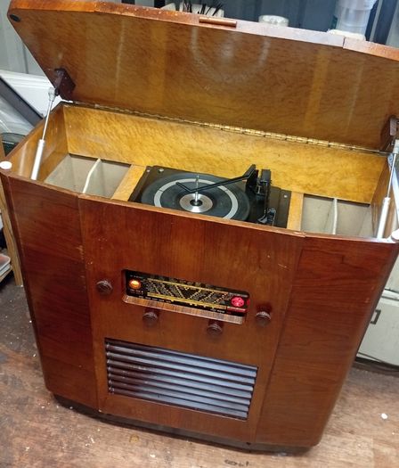 Vintage Pilot Radiogram