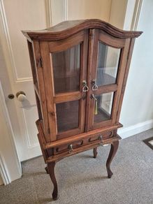 display cabinet