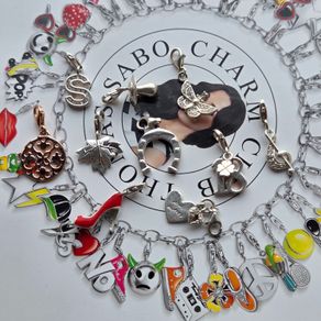 Thomas Sabo clip, charms in lovely designs, all in good condition. 10E each charm.