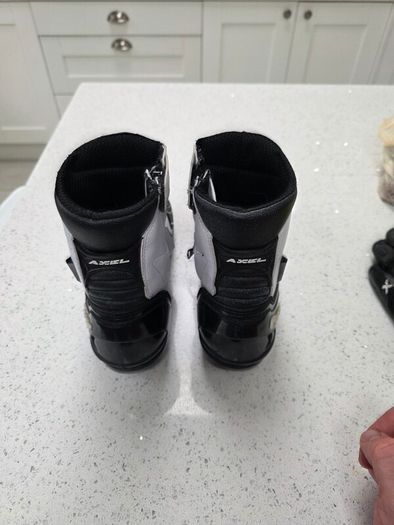 Forma axel boots size 9