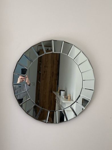Decorative round mirror