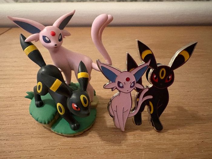 Pokemon Espoen & Umbreon Pin & Figure