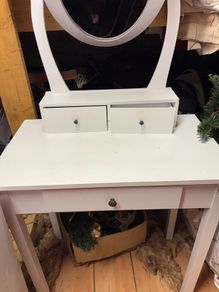 vanity table