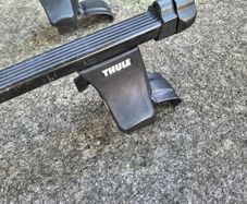Thule roof bars / roof rack for Toyota Avensis mk2 (2003 - 2009)