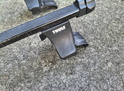 Thule roof bars / roof rack for Toyota Avensis mk2 (2003 - 2009)