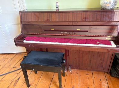 Yamaha M5J Upright Piano