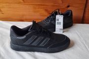 2024 adidas courtblock Size 6 eu 39 and 2/3 black leather bnwt
