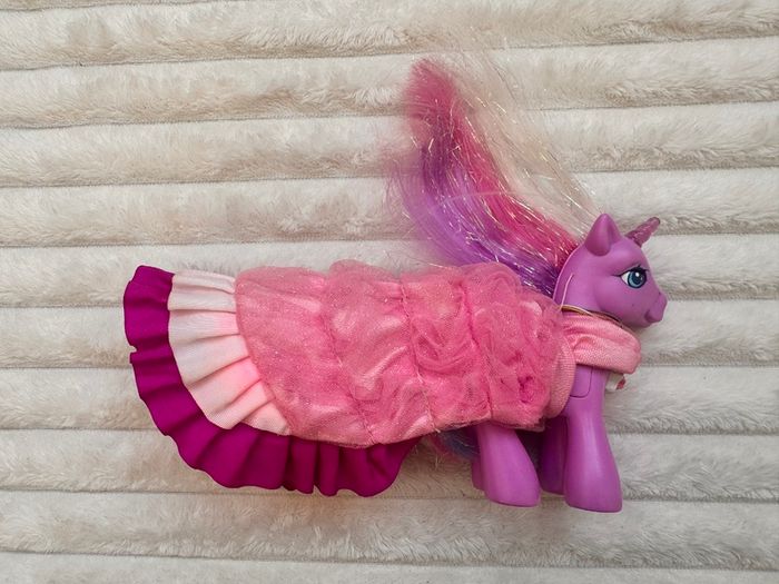 My Little Pony Lily Lightly Unicorn Light Up With Dress Damaged Dirty Lash approx. 12 cm. Used Please see photos