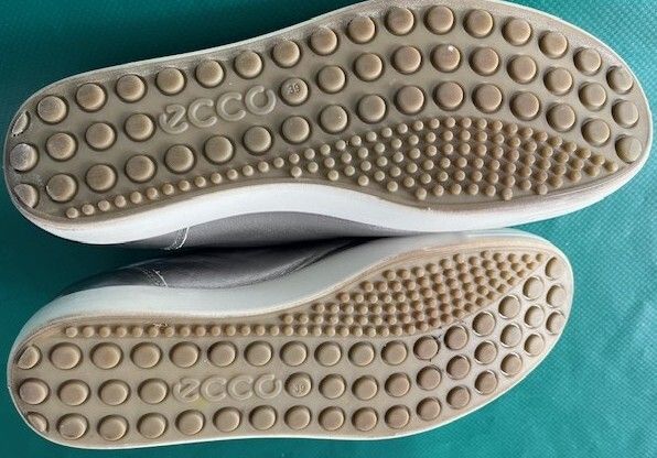 ECCO LEATHER SHOES. Ladies. EU 39 UK 6.   Colour Muted Aluminium Silver. Total comfort. 120 euro new. In very good lightly used condition.