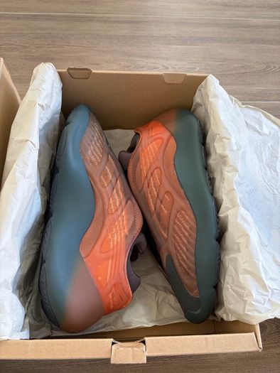 Adidas Yeezy 700