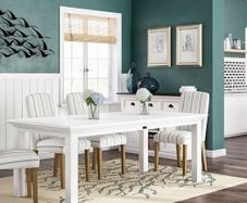Elegant Dining table. Indonesia. Solid Mahogany. Perfect conditions.