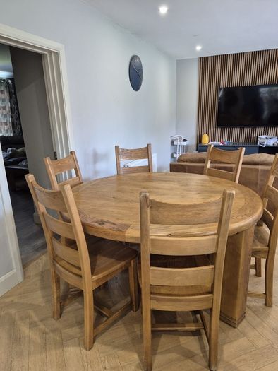 5ft Round Solid Oak Dining Table & 6 Solid Chairs