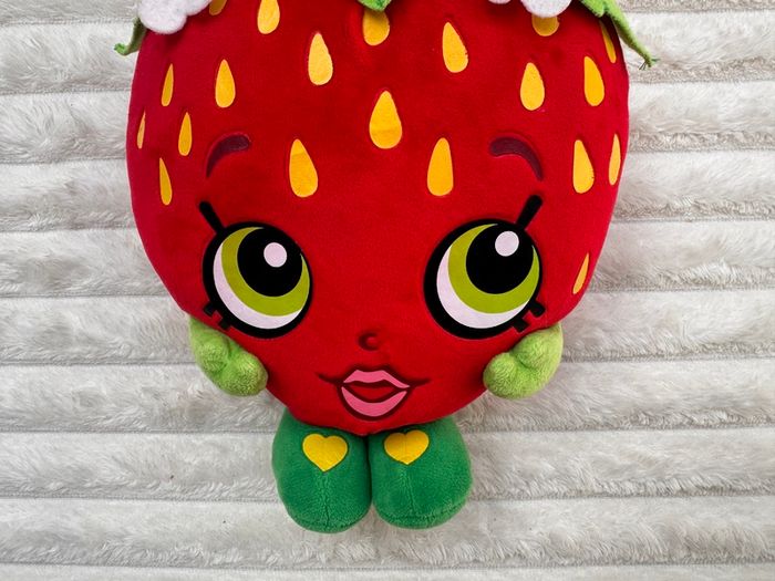 Shopkins Strawberry Kiss Plush 2013 approx. 25 cm. Moose Used Please see photos
