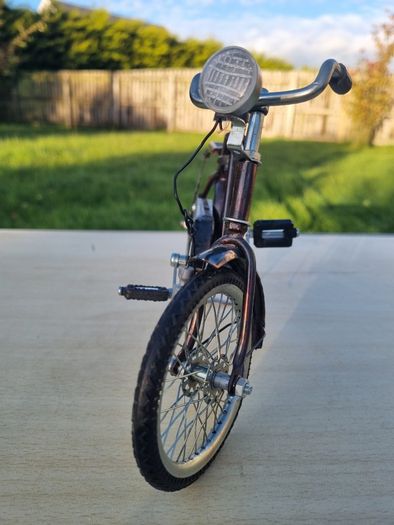Handmade retro-style metal bicycle miniature