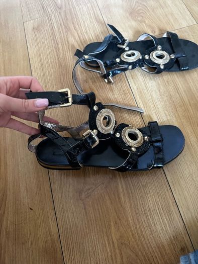 Dune sandals
