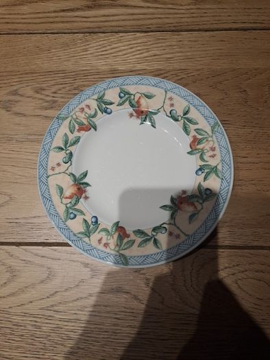 Set of Johnson Brothers "Golden Pear" Dinner Plates, side plates, and cups and saucer