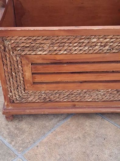 Newspaper/Magazine Rack