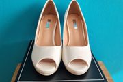 Brand New in original box BELLUCCI Ivory/white peep-toe shoes - size IE 3 / EU 36