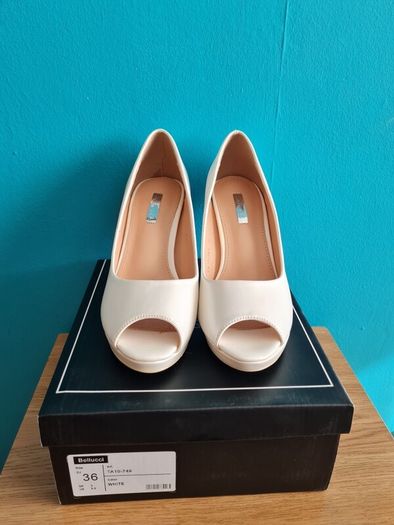 Brand New in original box BELLUCCI Ivory/white peep-toe shoes - size IE 3 / EU 36