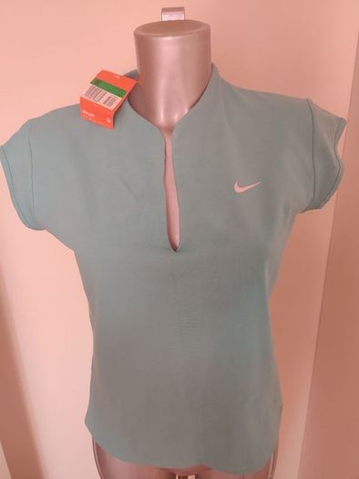 BNWT genuine Nike top size UK16/18 EU44/46 Postage included