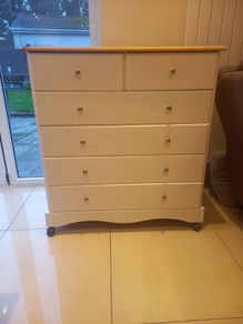 chest of drawers