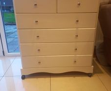 chest of drawers