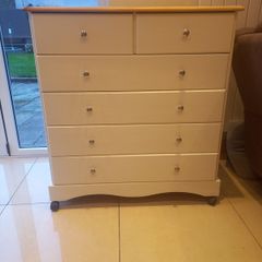 chest of drawers