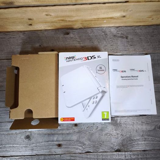New Nintendo 3ds xl pearl white 64gb sd card hshop 1000s free games