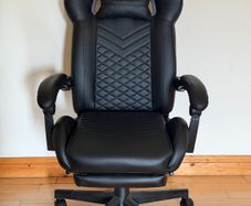 New Gaming Chair with Pull Out Leg Rest
