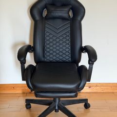 New Gaming Chair with Pull Out Leg Rest