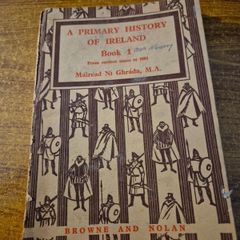Rare Find. A Primary History of Ireland Book 1 from earliest times to 1691. Mairead Ni Ghrada