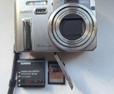 Casio Exilim EX-P600 digital camera with remote