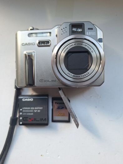 Casio Exilim EX-P600 digital camera with remote
