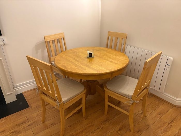 Round solid pine dining table with 5 chairs