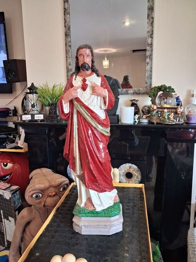 Stunning vintage hand-painted Sacred Heart of Jesus statue