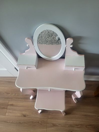 Dressing table