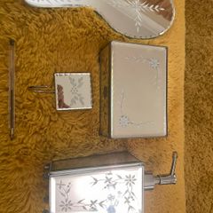 Vintage Style Bevelled Mirror Set