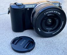 Sony Alpha A5000 Mirrorless Camera + 16-50mm OSS L