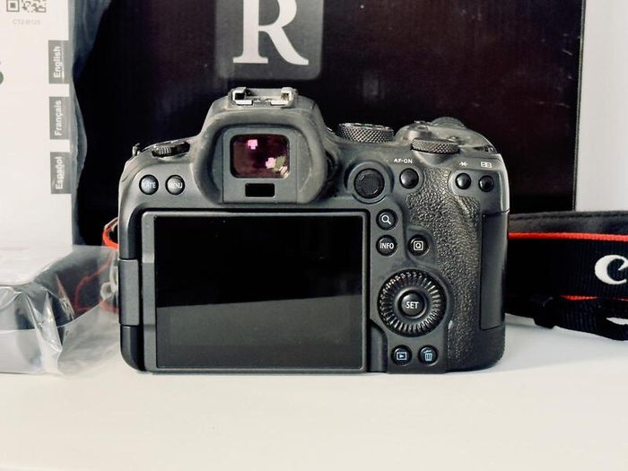 Canon EOS R6 Full-Frame Mirrorless Camera Body Only - Great Condition