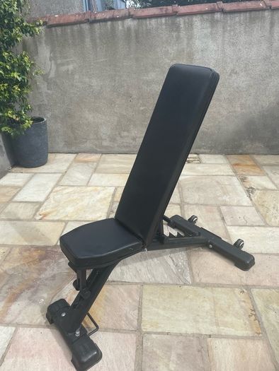 Weights Bench -Heavy Duty , adjustable , almost new.